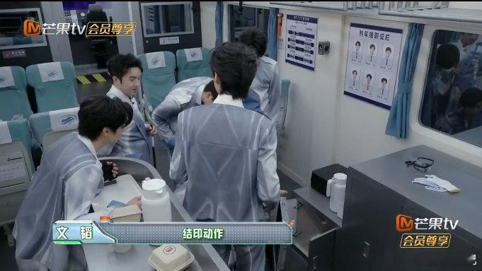 密室大逃脱大神版[超话]李晋晔吴泽林中二属性藏不住了被李晋晔吴泽林戳中！《密室大
