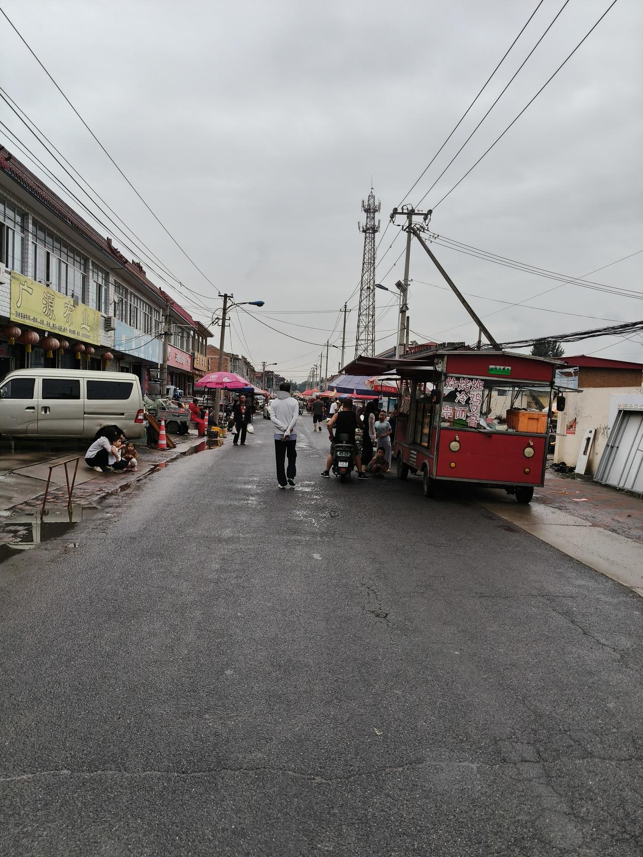 一场秋雨一场寒，今天又下了一场雨，小雨🌧️淅淅沥沥地下着，虽然不大，但雨点够密