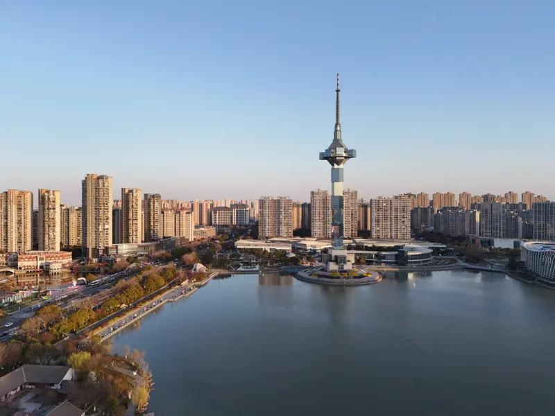 江苏这“苏大强”的名号可不是白叫的，万亿城市数量稳坐第一，地位超难撼动。2025