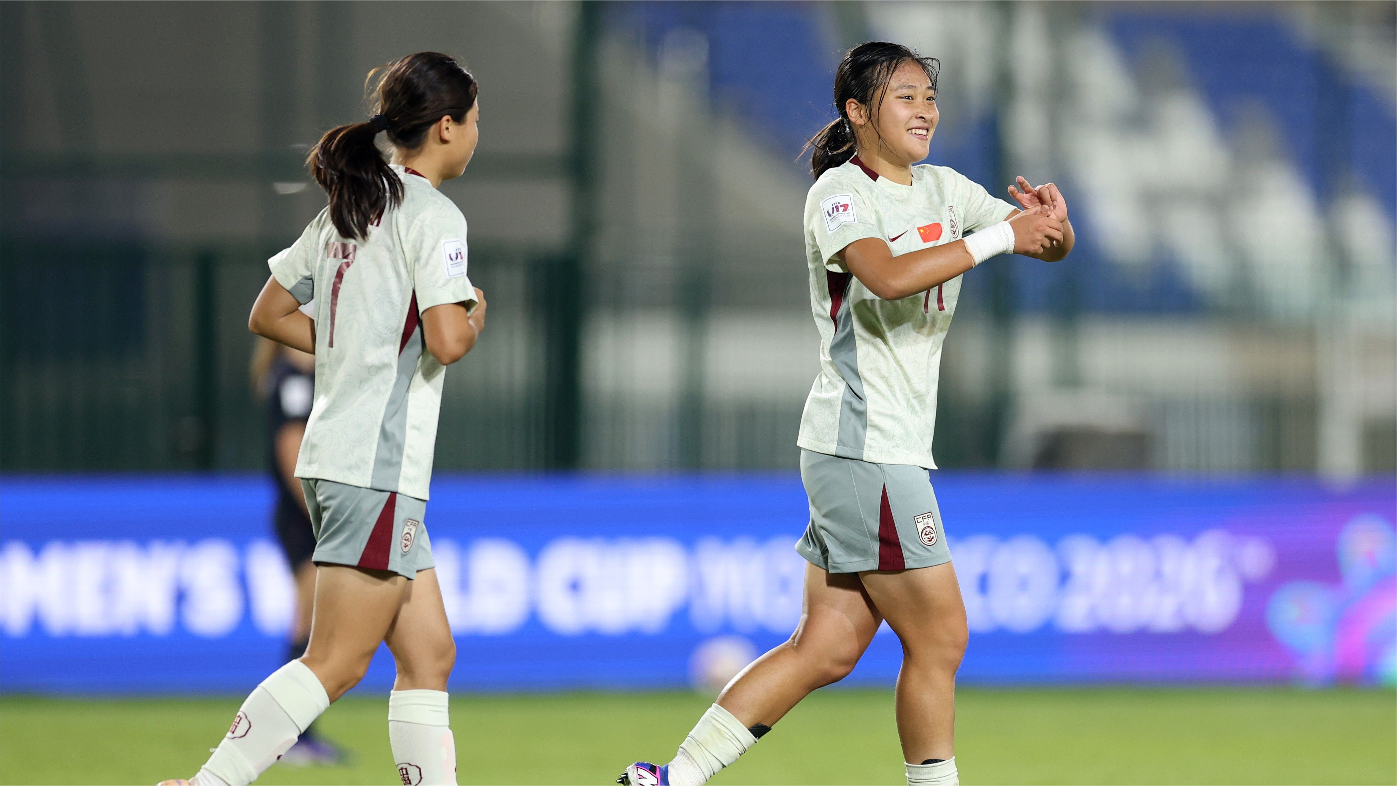 强硬3-2！中国U17女足全胜出线！超美国抢占第1，淘汰赛将战法国