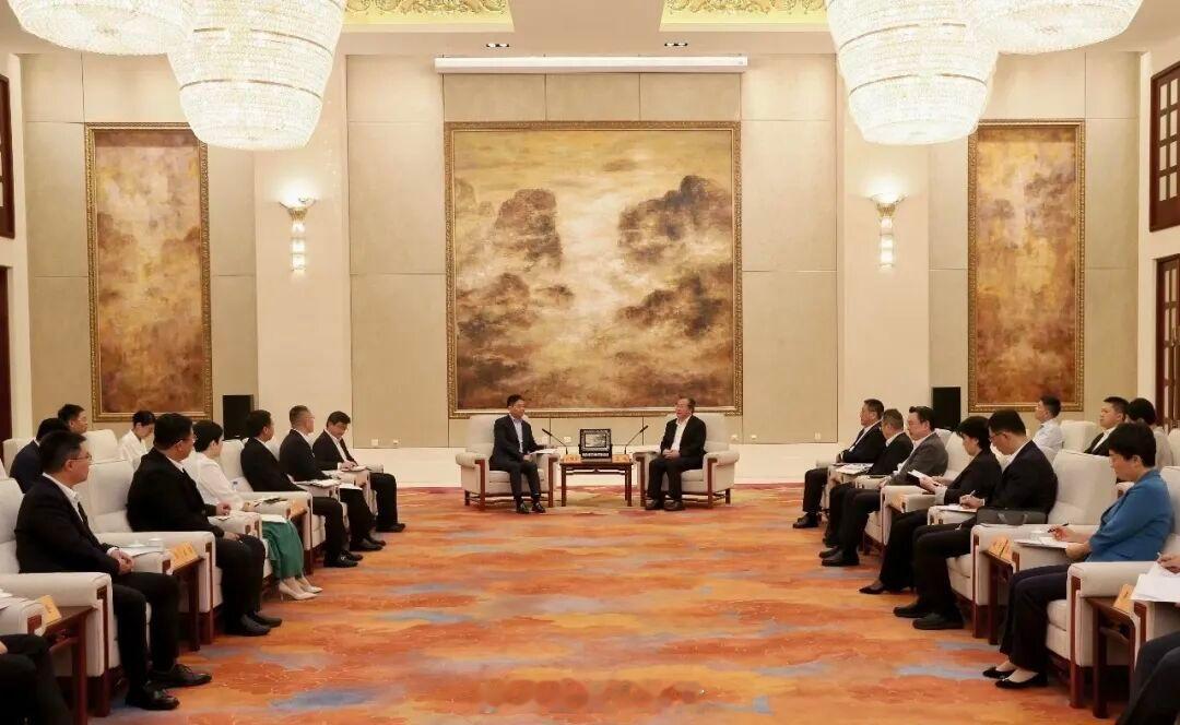 苏州市委书记、市长会见刘强东 