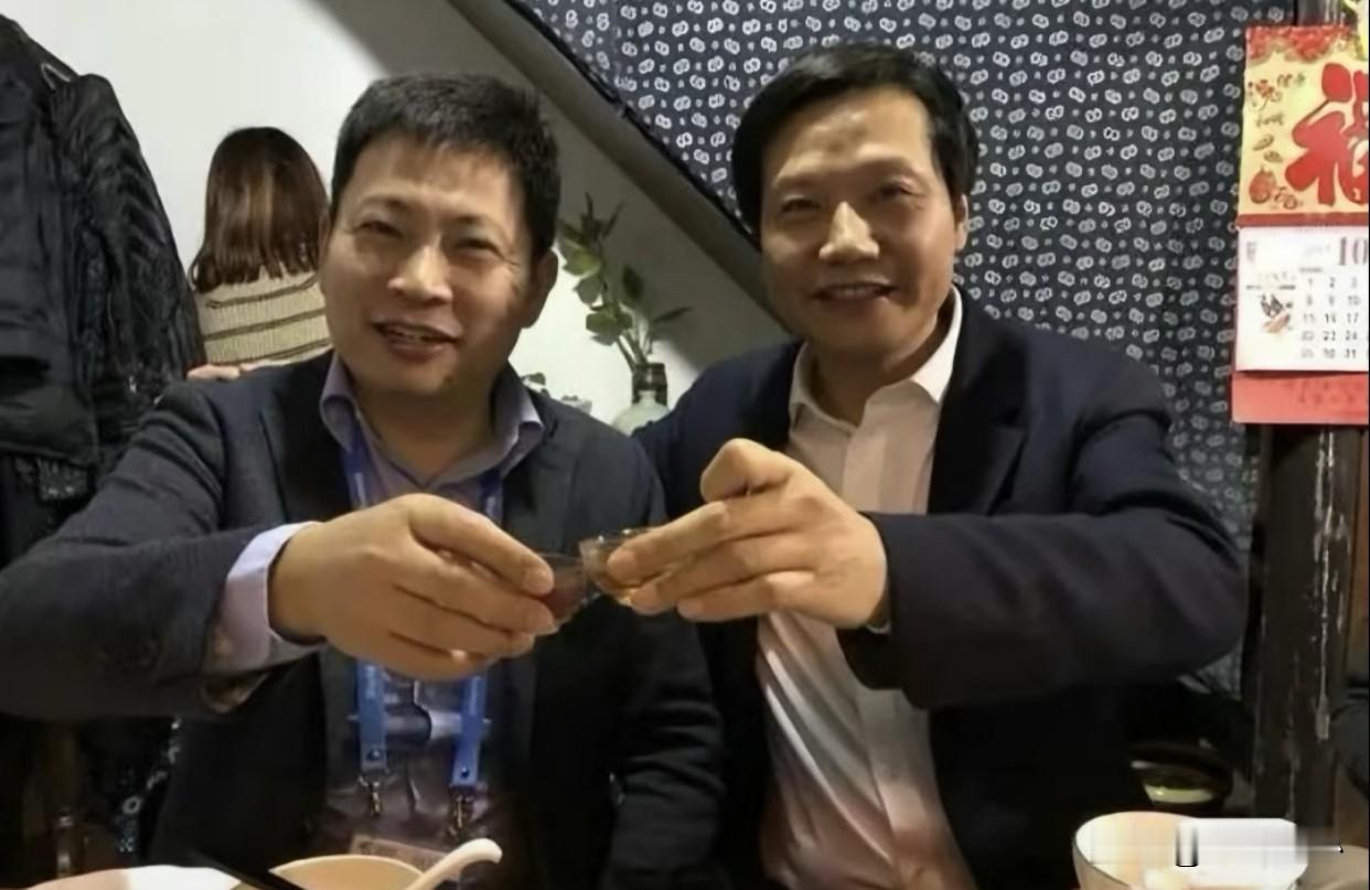 雷军：后来者总有机会！
大嘴：让你们永远追不上
雷军：我的卖10999元
大嘴：