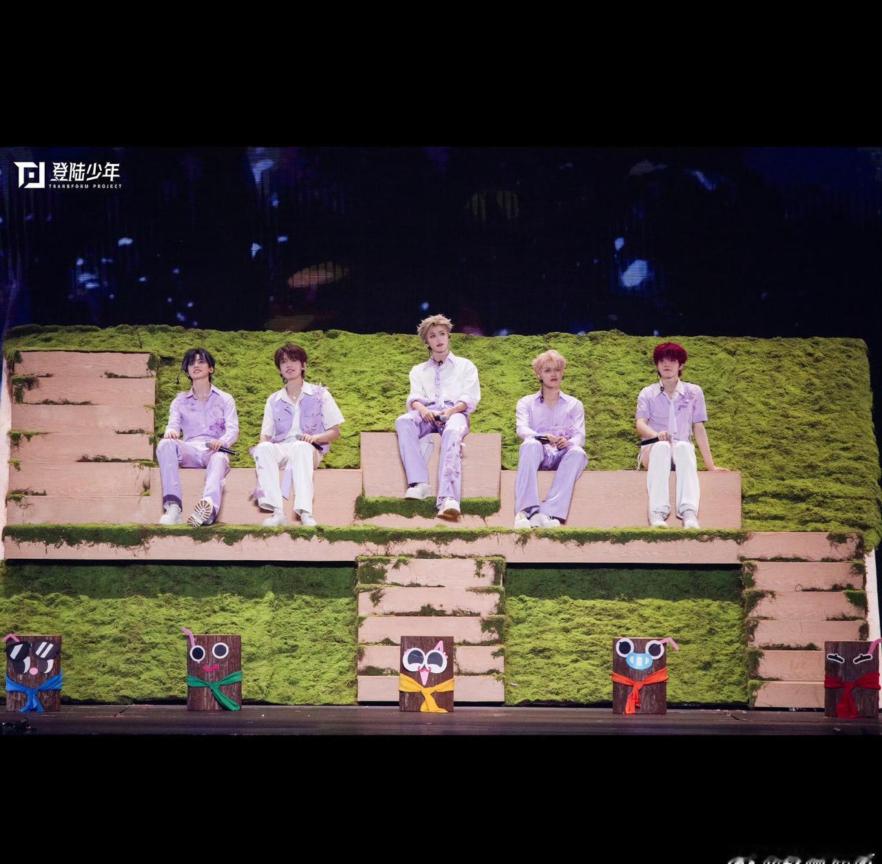 💜和登陆少年一起一路向海 💜登陆少年 

晨风吹散残烟雨，人间清宁入眼眸𝓣