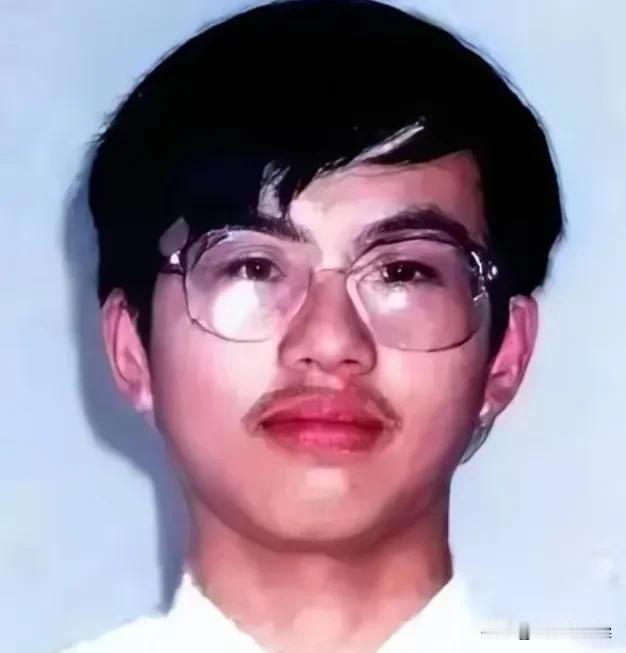 一个全省顶尖的理科状元，一个全县捧在手心的天才少年，竟会在南京大学借了10块钱后