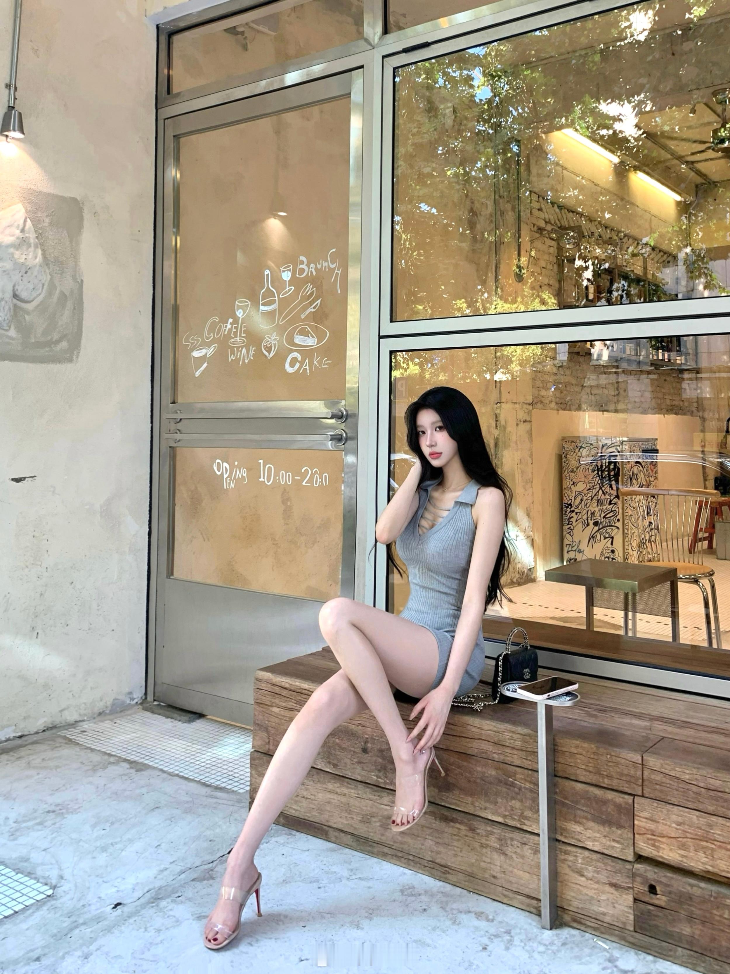 我是一个需要粘着朋友的小宝宝[好运连连]昨天又挂在周周身上了（幸福生活版再也不会
