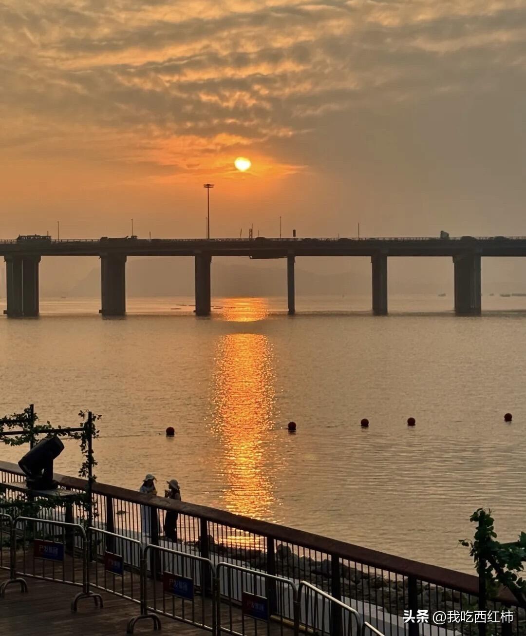 92年，34岁了……说实话自己都没找到已经过30，奔四的年纪了，总感觉自己还年轻