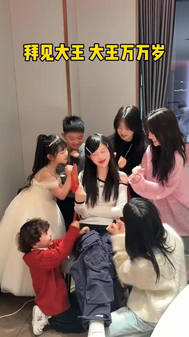 拜见大王，大王万万岁。荣华富跪。