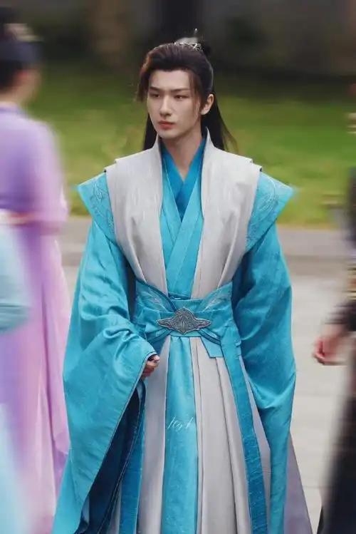 萧若风终究还是比不上萧瑟坦荡，还有点小人做派！
苏暮雨想要与唐门结盟和琅琊王达成