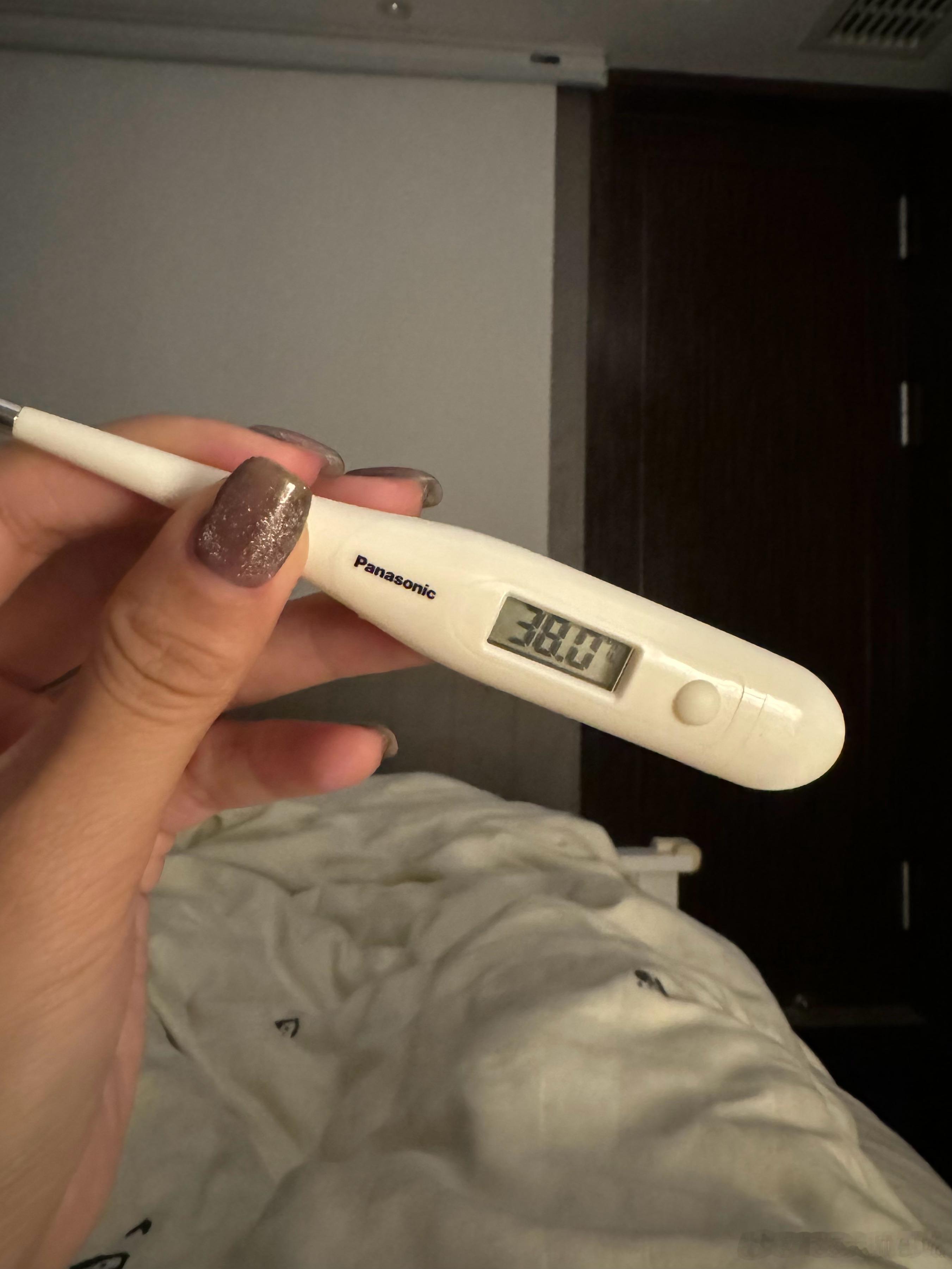 终于相信电视剧里发个烧完全昏迷几天不睁眼的情节了，我在家昏迷了两天一夜，人差点烧