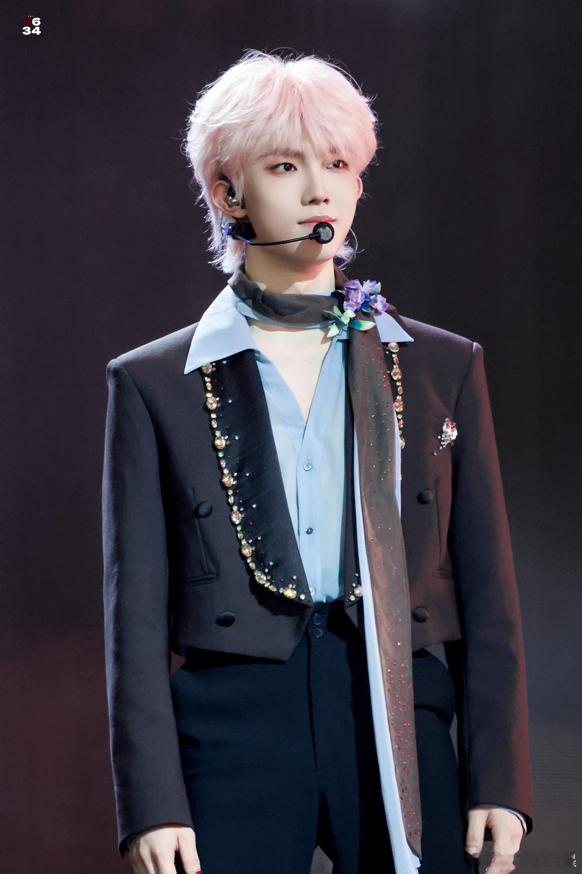 不懂苏新皓粉发多好看的人有难了粉发的苏新皓苏新皓粉发造型