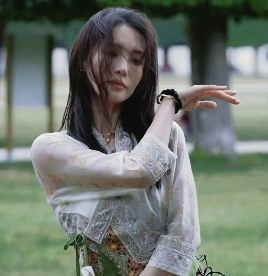 金晨只能靠跳舞博眼球 ​​​