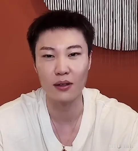 球球老公说两夫妻一个星期吵四天架。！

         球球老公在直播中透露，