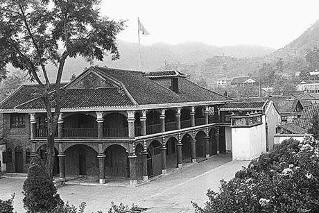 1935年，红军进驻遵义时，据说仅抄查一位黔军师长家中财物，便在相当程度上解决了