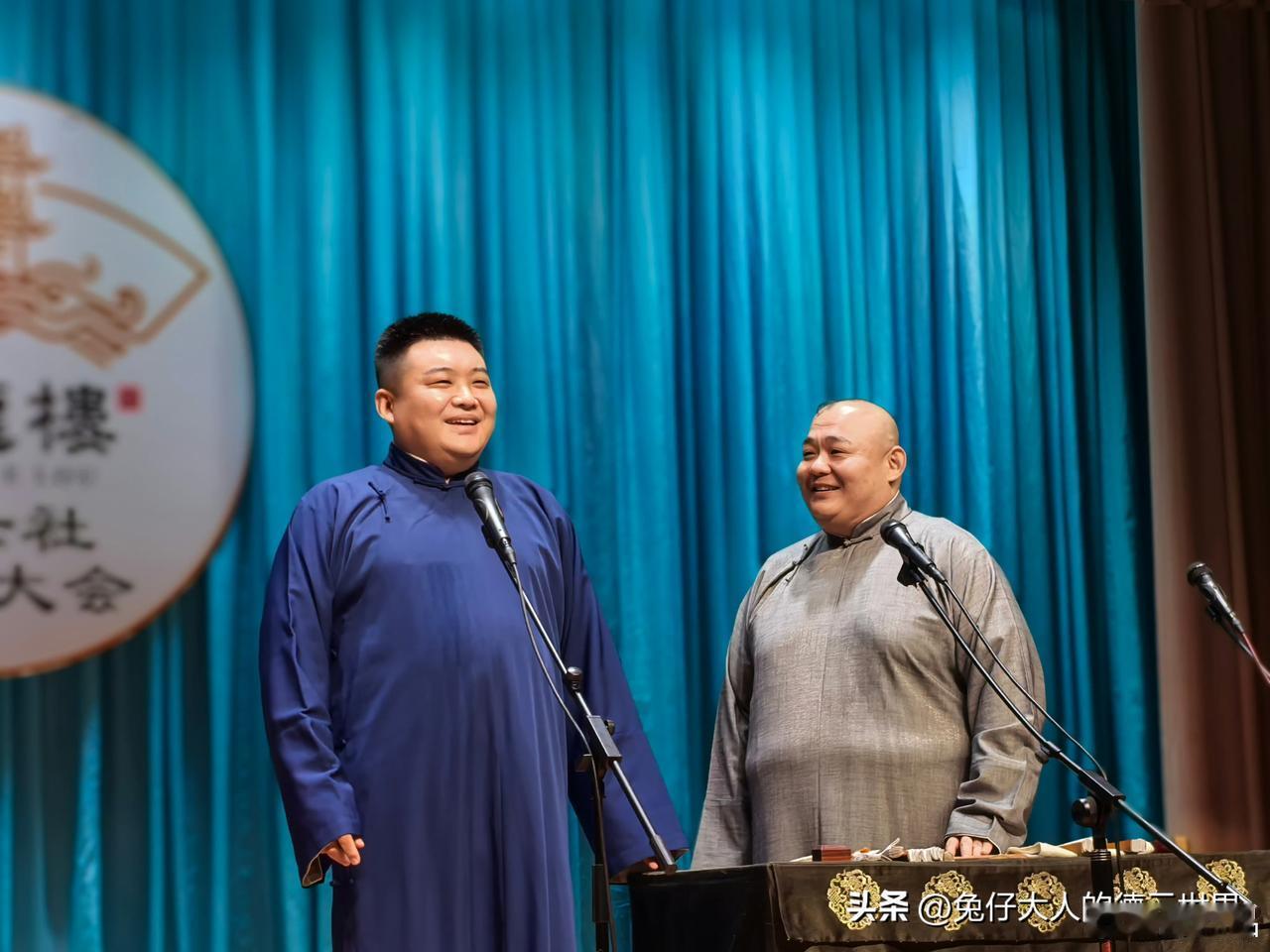 刚刚！德云社教导主任杨鹤通发文介绍四队新花样。杨鹤通说道：四队捧哏演员“造反(逗