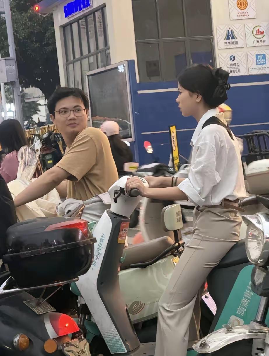 众里寻他千百度。蓦然回首，那人却在十字路口处。[捂脸][捂脸]