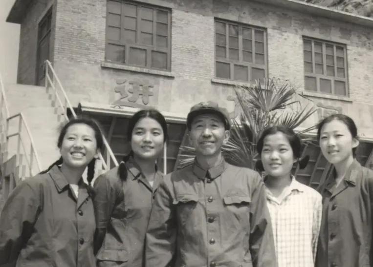 1969年，宝鸡军分区政委吕祖尧，接到一个新任务。给他20万人，几乎没有大型机械