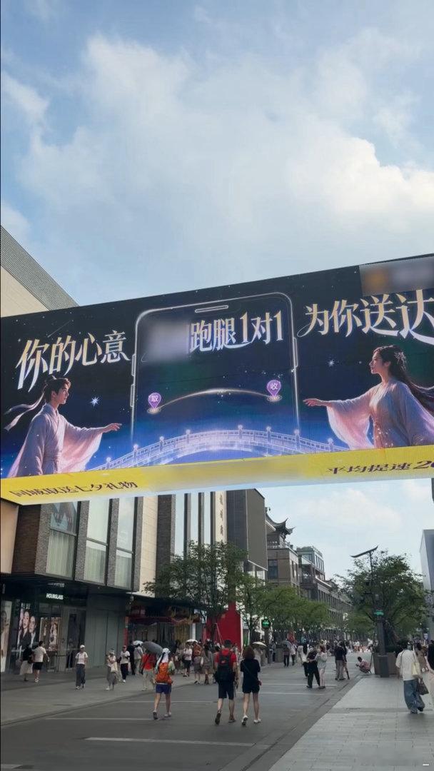 去杭州西湖打卡现代人的鹊桥杭州是真的懂七夕浪漫！西湖不光风景绝美，还打造出全新打