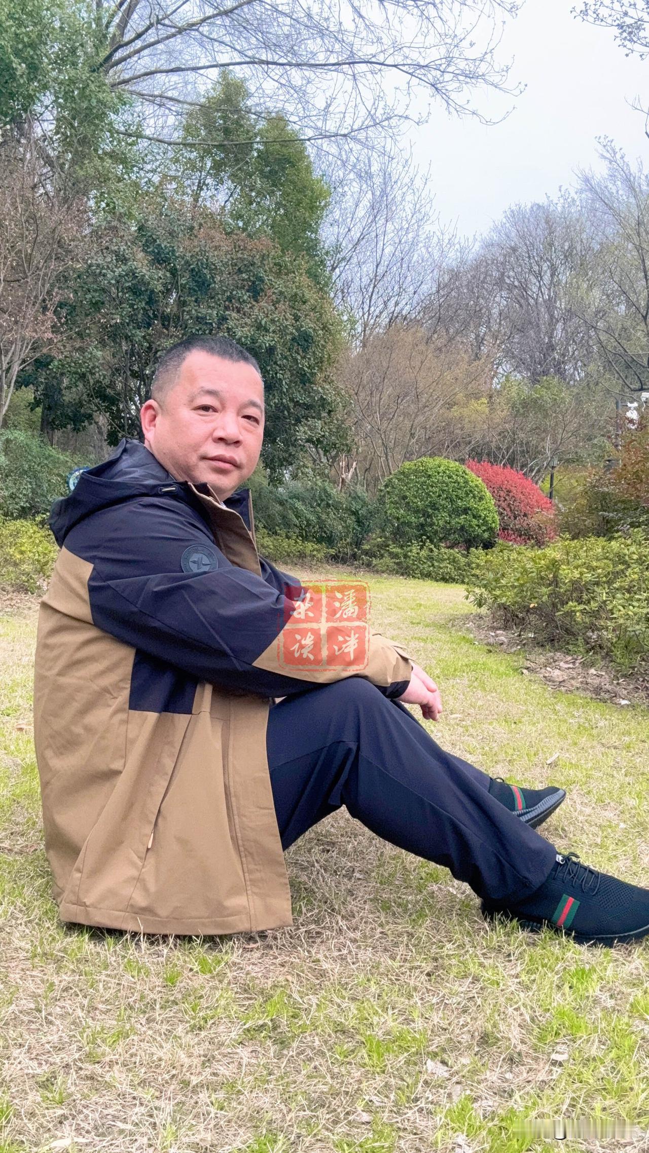 岁月兜转，归于平淡， 平凡如我，安然度日。 少了些热切的期盼， 也淡了那不切实际