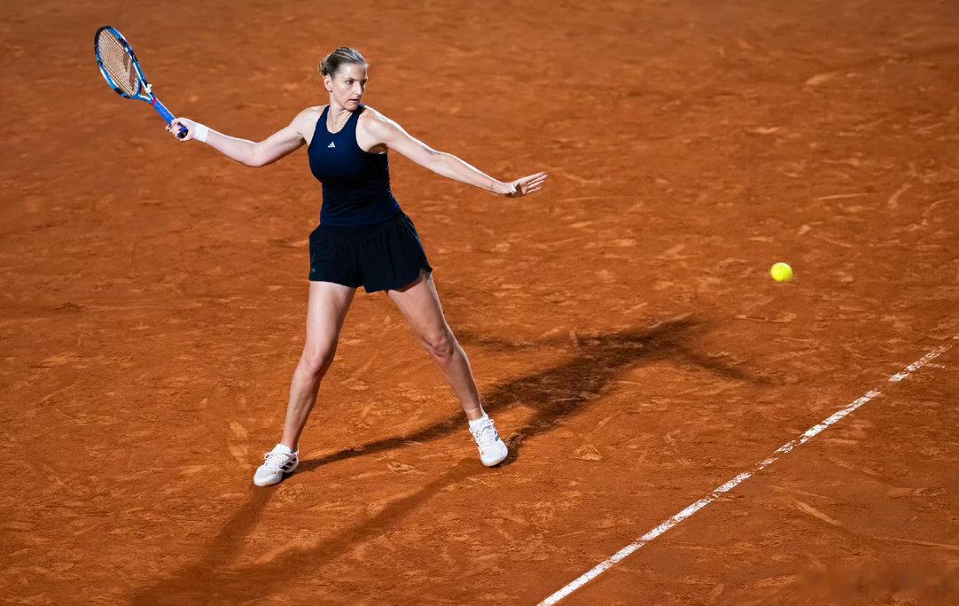 前世界第一卡普挽救三赛点晋级WTA1000罗马站第二轮，前赛会冠军卡·普利斯科娃