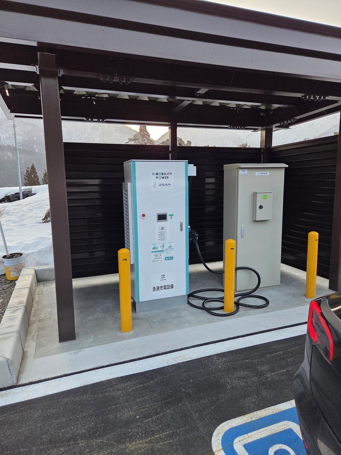 日本 Hida Shirakawa PA（上行）刚翻新的充电桩，功率还是 50k