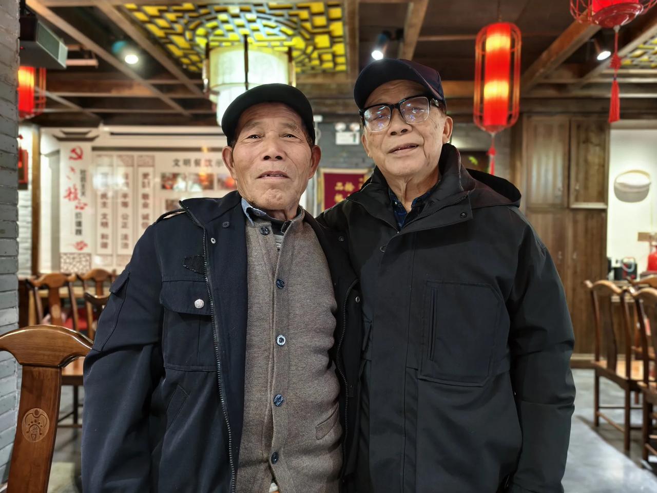 今天陪父亲去吉首，这也是77岁的他人生第二次湘西州府吉首。一是看田老部长，二是和