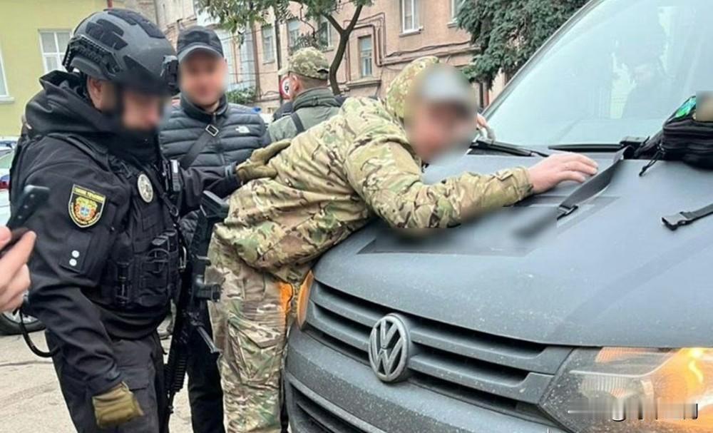 乌克兰捷尔诺波尔州征兵中心所试行的乌军部队直接上街参与征兵的模式出师不利：当地执