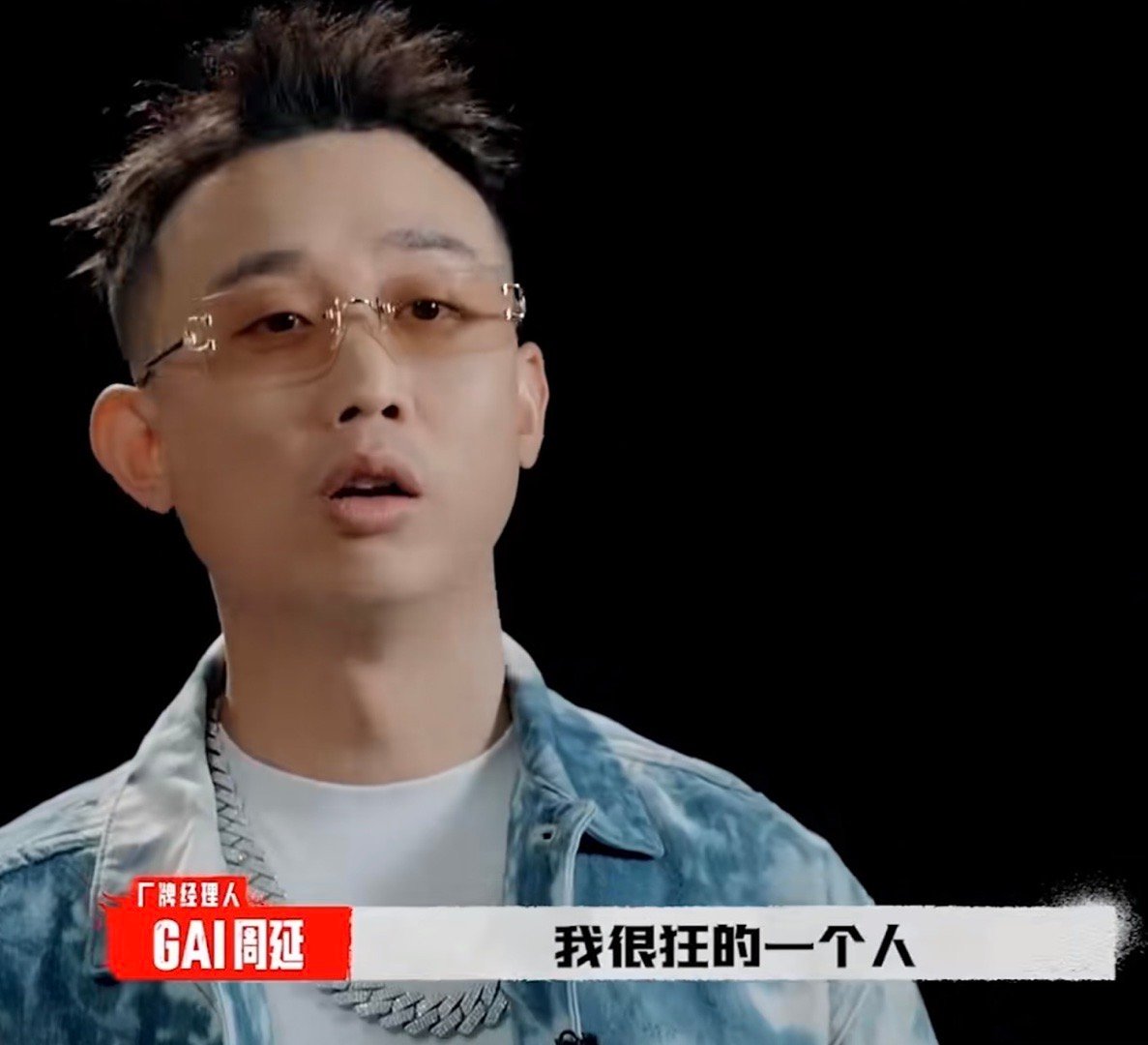 #GAI第一次见周杰伦没敢坐#GAI见到周杰伦真的好乖巧啊瞬间，gai可别太爱了