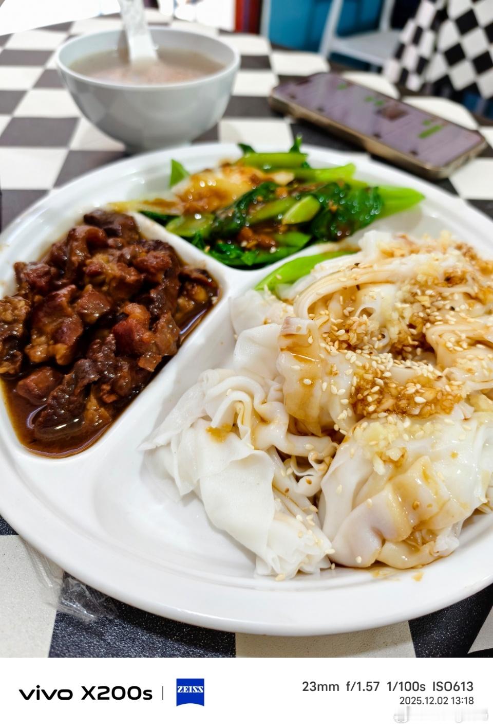 一种过期了就不能吃的食物食物过期了当然不能吃但是相机里的美食记录不会过期看到照片