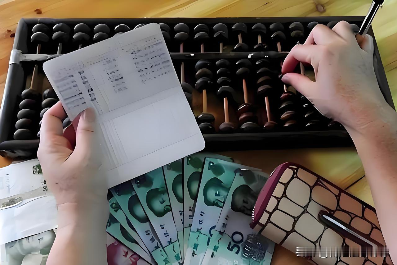 我妈说过好几次了，说等她80岁那天，就把钱都给我们姐妹三个分了。

我是不支持她