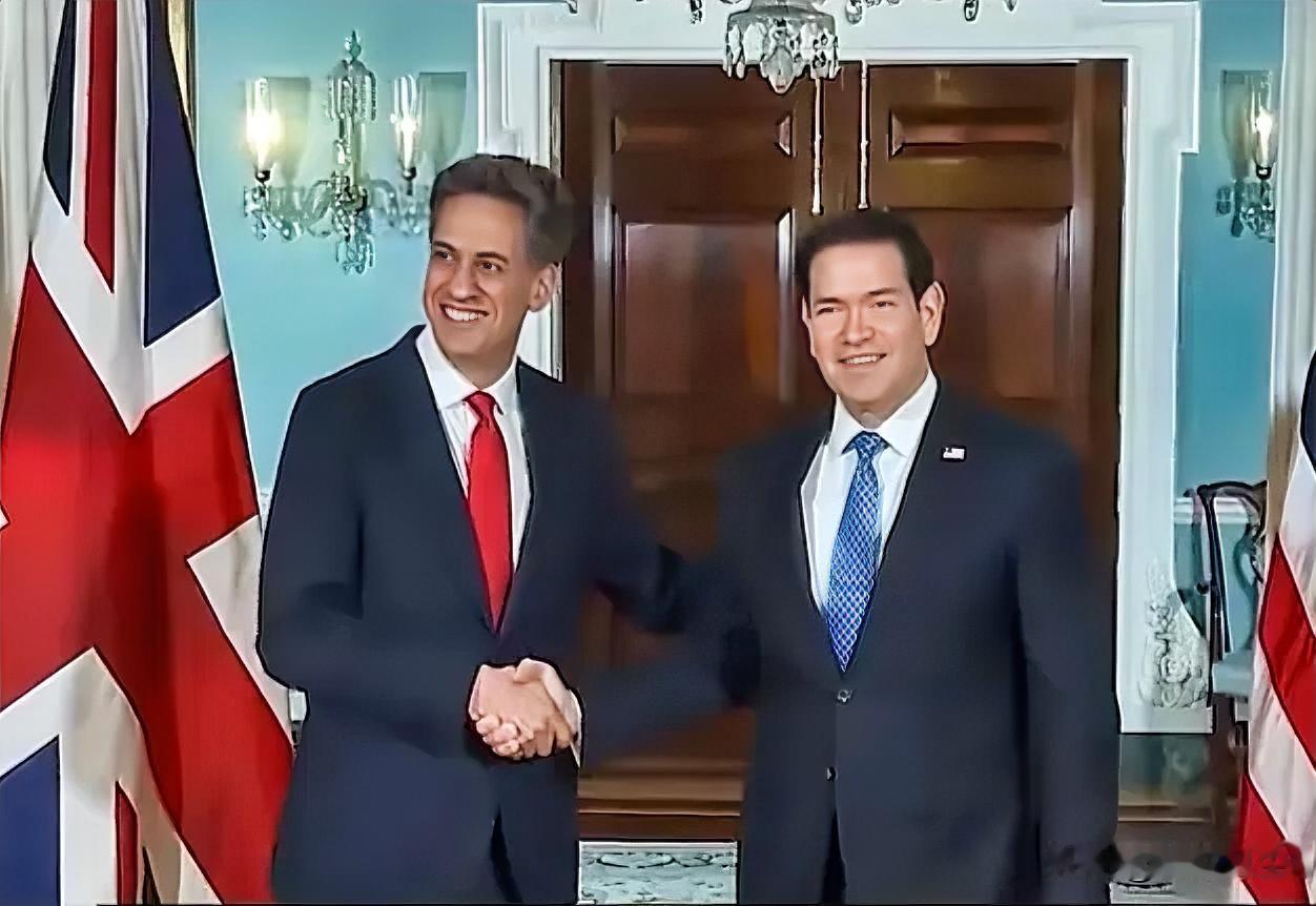英国外交大臣戴维·米利班德在与美国国务卿鲁比奥会晤时，被英国电台记者追问其早年对