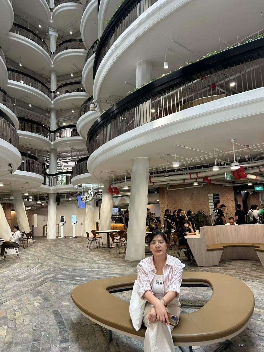 退休后第一件事，今天终于和老公就家务活儿达成一致意见。
他负责买菜饭后洗碗，我负