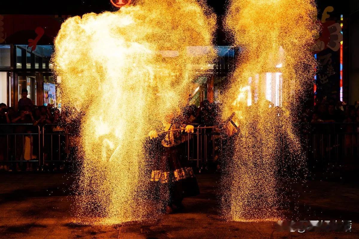 不知道大家发现没有，今年中秋假期，虽然只有三天假，但是各地的文旅好像都挺火爆的，