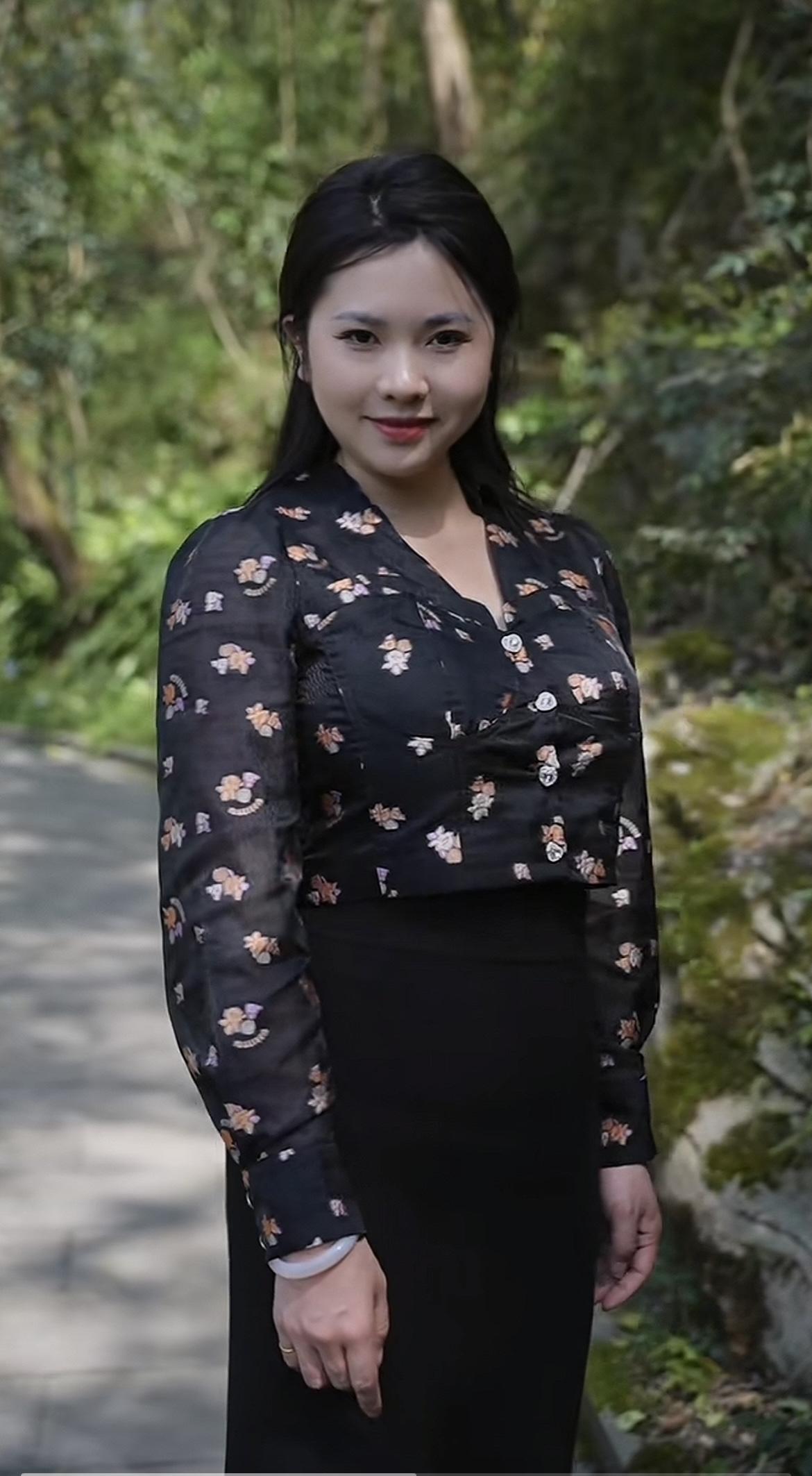 花开花落，人影绰约。