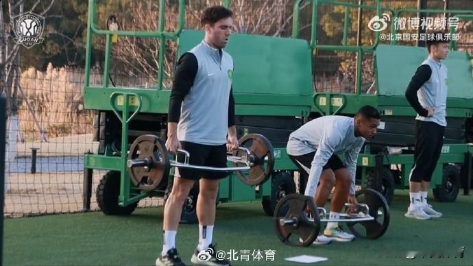 正在苏州备战即将开打的超级杯的北京国安与升班马辽宁铁人进行了一场热身赛！状态不错