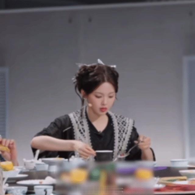 杨超越在厨人吃的饭都在开推消化了杨超越吃什么了要消化一星期 杨超越这两期《天才厨