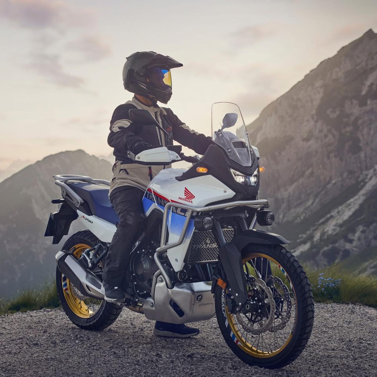 本田XL750Transalp 是你通往自由的护照。 🌎 有了权力和控制的完美