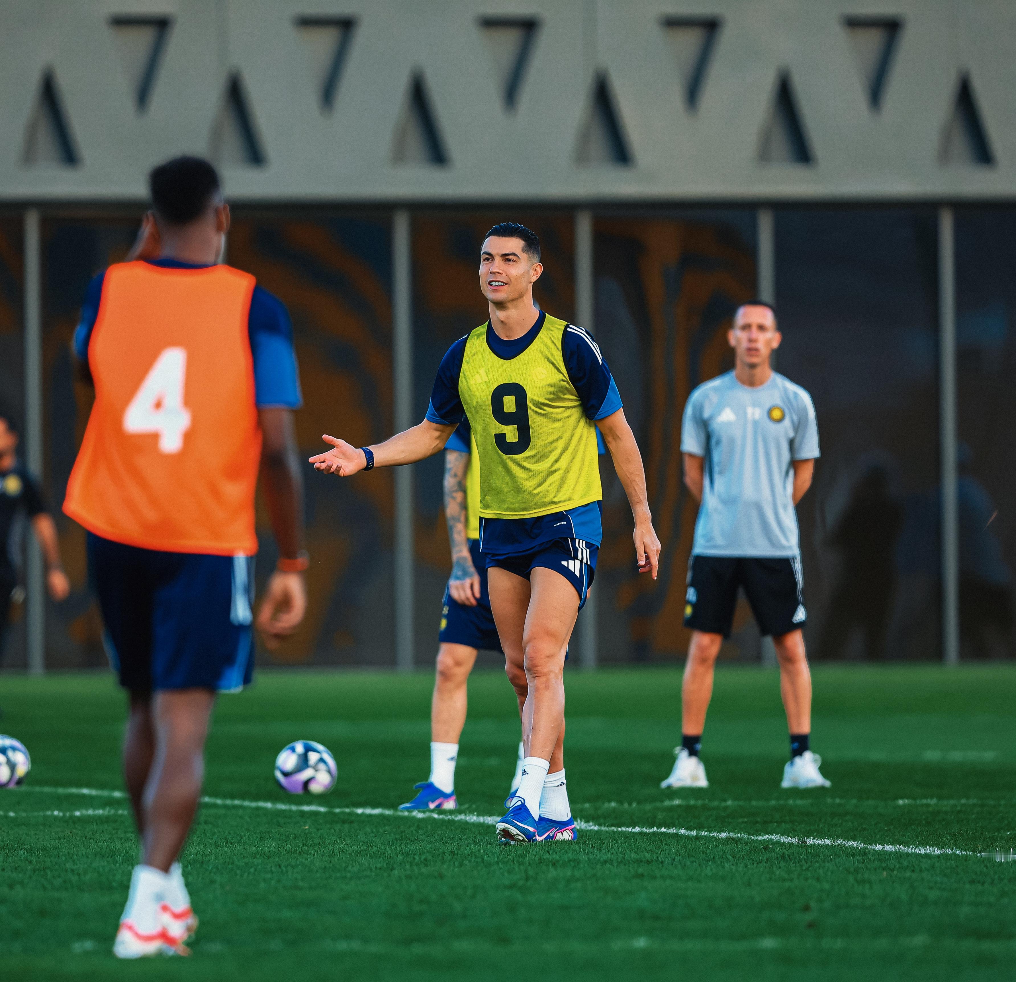 C罗回归训练 🛑 罗哥今天的训练，今晚比赛加油C罗日常C罗  专栏 · C罗时