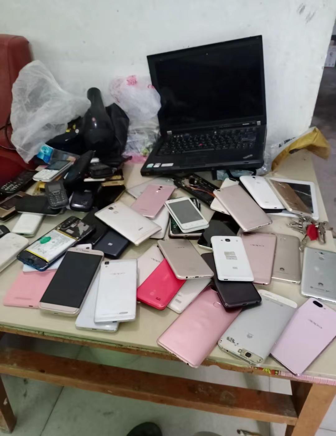 一般人不告诉他 为了生活都不容易 干活我是认真的