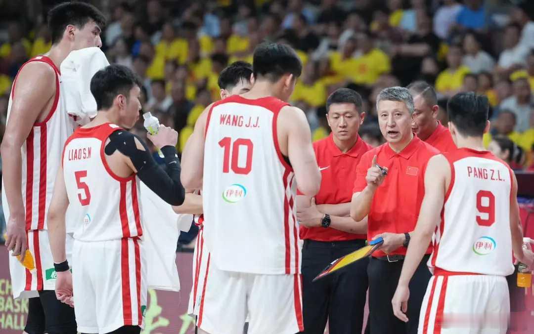 中国男篮vs澳大利亚大名单：胡金秋、王俊杰领衔，徐昕出战北京时间6月21日，中国
