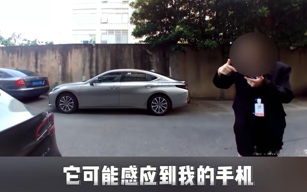 太离谱了！上海一位车主遇上怪事，车好好停在小区楼下，车窗车门全都关得严严实实，可