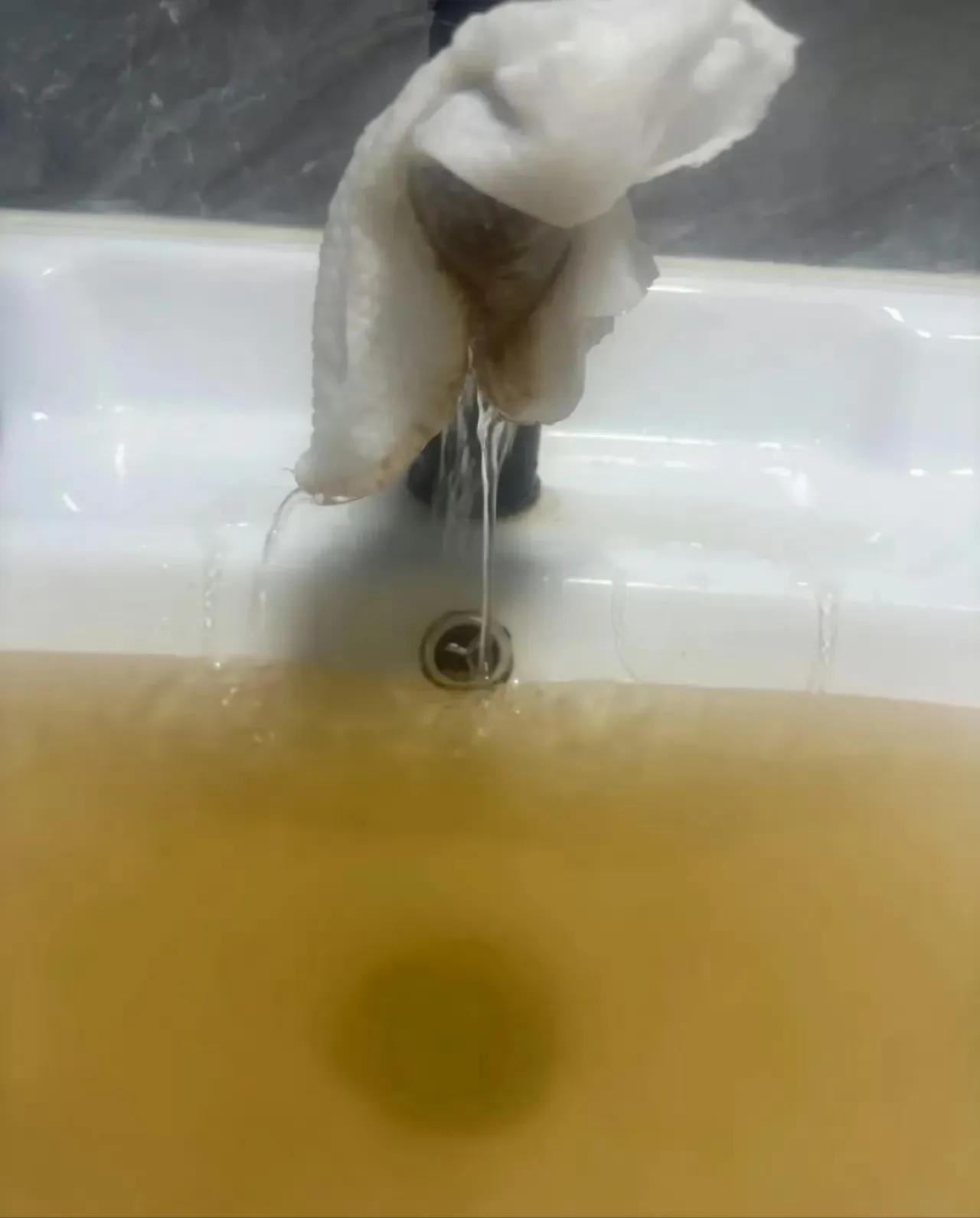 问大家一个问题:
装过屎的碗，还能洗干净吃饭用吗？
 热点 碗洗方法 消毒碗