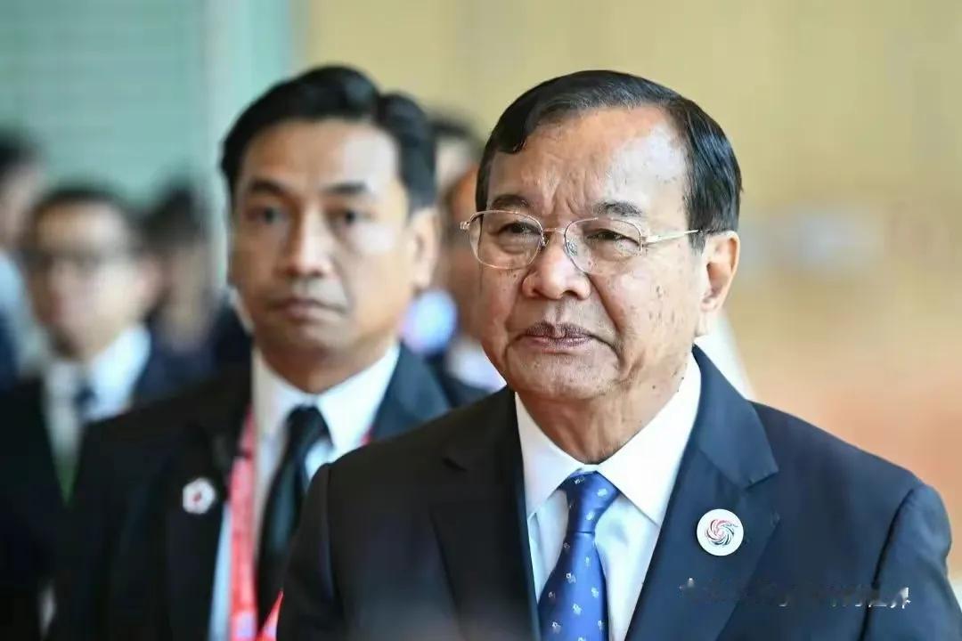 柬埔寨副首相兼外交大臣布拉索昆紧急召集了包括中美在内的多国驻柬外交使节及国防武官