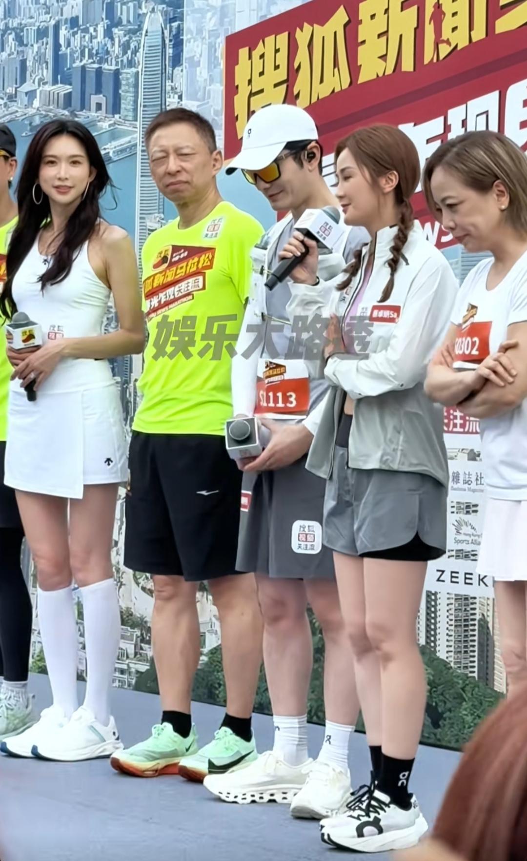 这一排人年纪从左到右分别为51岁、61岁、48岁、43岁、60岁。按照我们传统对