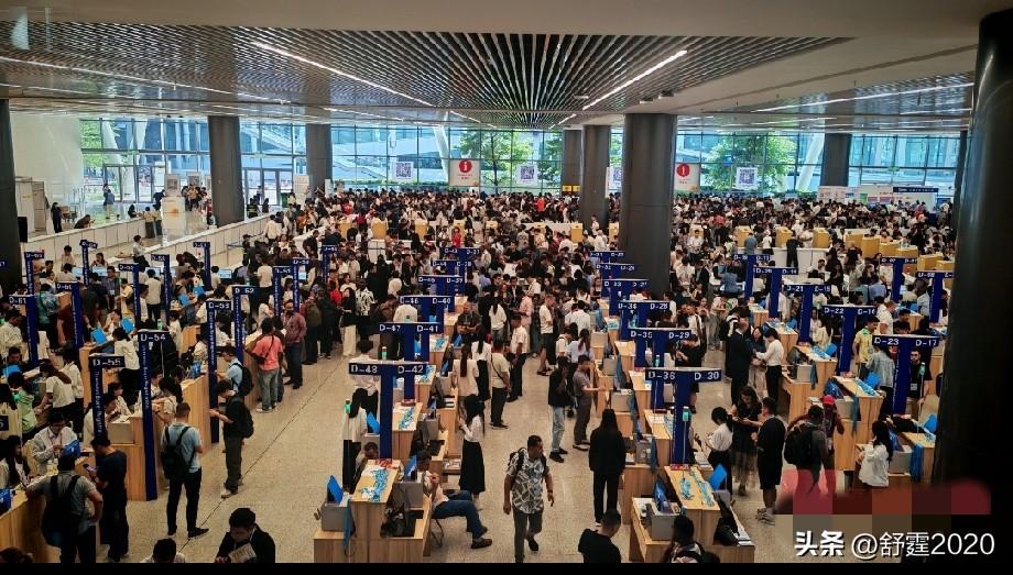 6月，深圳举办了一场外贸展销会，众多中小商家不惜花费数万元展位费，不远千里奔赴而