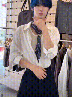 不好了 不好了 😱隔壁班来了个正太 😍他靠正太扭腰吸引走了很多妹子😡 我们