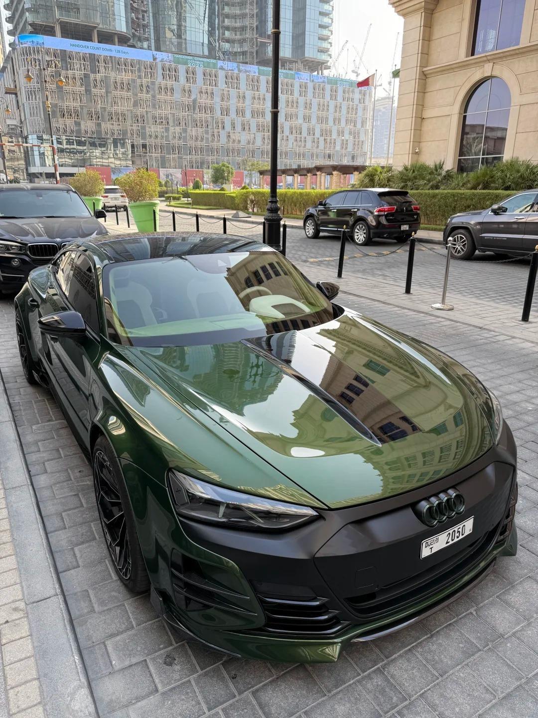 早上好，街头的Audi RS e-tron GT车东车西 ​​​