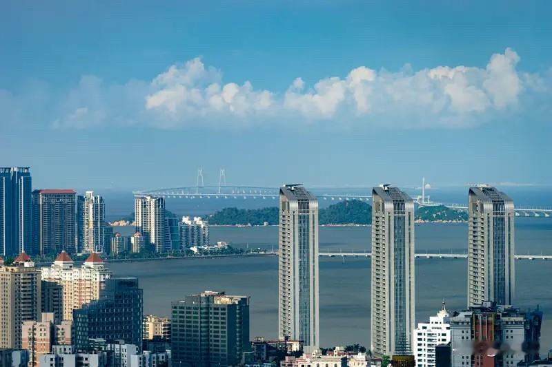 珠海楼市：

市场冷暖早已彻底反转：巅峰时期横琴住宅均价一度冲高至5.6万/㎡，