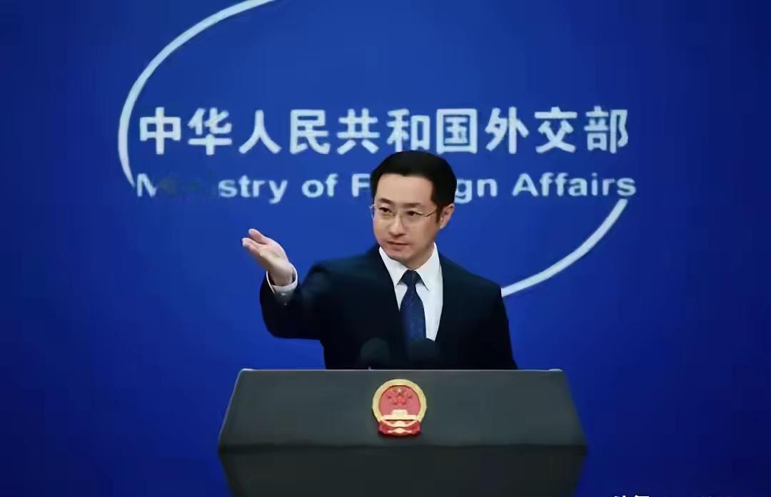 武力震慑让巴拿马对美国彻底屈服！

巴拿马这次敢直接抢港口，就是听了美国的话。