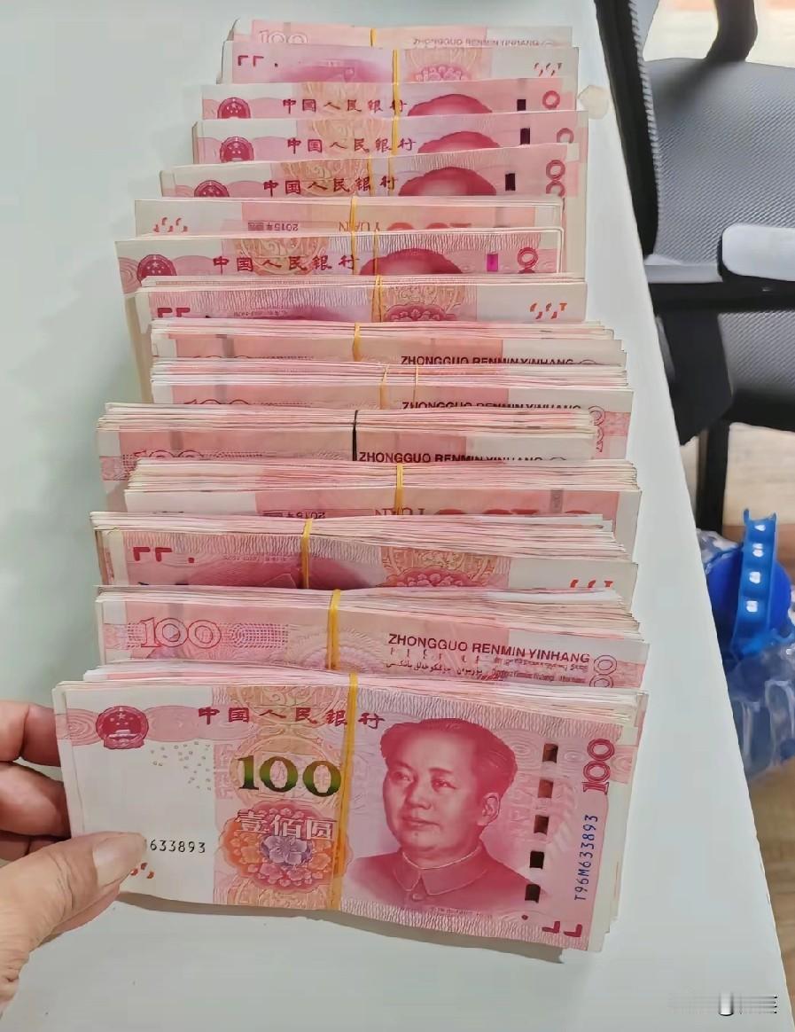 大家说这可咋整？
今天我才发现，
好多银行！
 
关键一年期利息低到离谱，10万