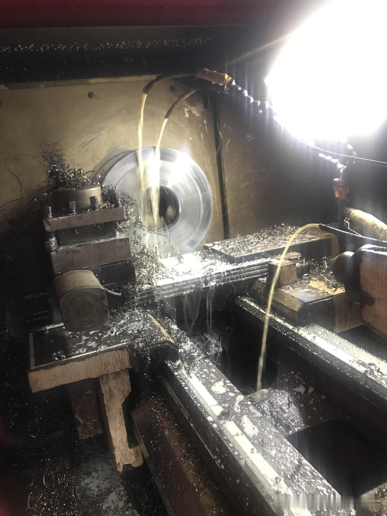 三台不风扇吹变频器，这次应该不会偷停了吧！话说，数控车变频器的原装风扇坏了，正常